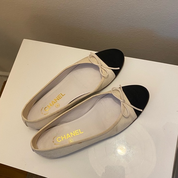 CHANEL | Shoes | Chanel Womens White And Black Ballet Flats | Poshmark